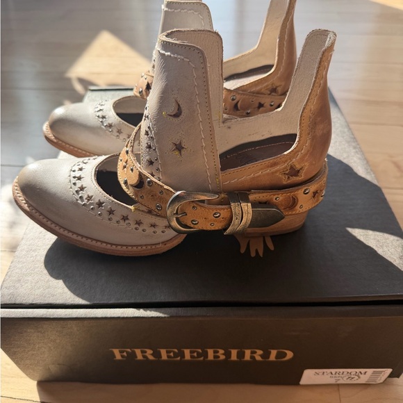 freebird Ivory Beige and Tan Star Moon Stardom - Picture 2 of 5